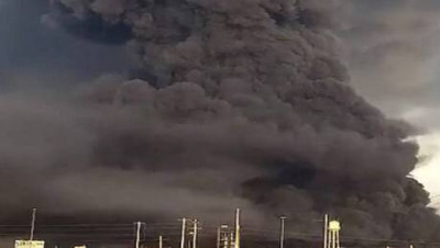 حريق ضخم يلتهم مصنعا للكحول في قم الإيرانية (فيديو)