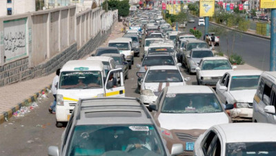 بالفيديو.. جريمة حوثية بحق عمال مطعم في الحديدة