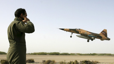 مقـتل طيارين بحادث في قاعدة "دزفول" الجوية الإيرانية