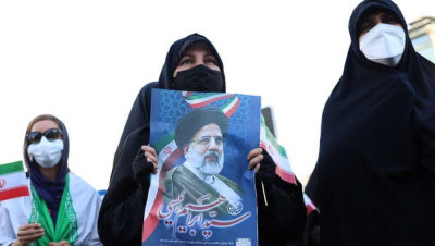 قبل يومين من انطلاقها.. انسحاب مرشحين اثنين من الانتخابات الإيرانية