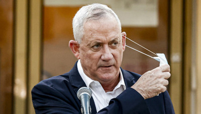 وزير الدفاع الإسرائيلي يؤكد استعداد بلاده لمهاجمة إيران