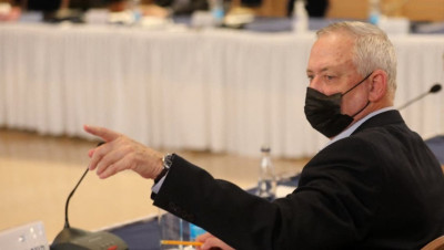 وزير الدفاع الإسرائيلي: لا نستبعد التحرك ضد إيران لمنع حصولها على سلاح نووي