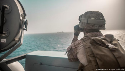 البحرية الأمريكية تصادر شحنة سلاح إيـرانية متجهة إلى الحوثيين