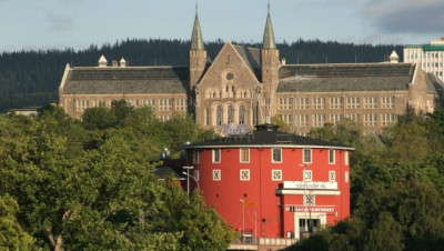 اتهام أستاذ جامعي بالنرويج بالتواطؤ مع إيران