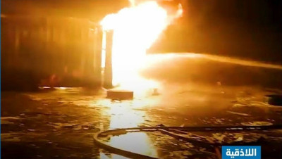 إسرائيل تضرب إيران غرباً في اللاذقية وأمريكا تدكها شرقاً في "كتيبة الكيماوي"