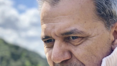 إيران تحاكم زعيم جماعة إيرانية معارضة