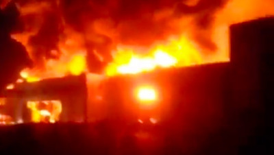 حريق يلتهم مستودعا حساسا للحرس الثوري في كرمانشاه الإيرانية