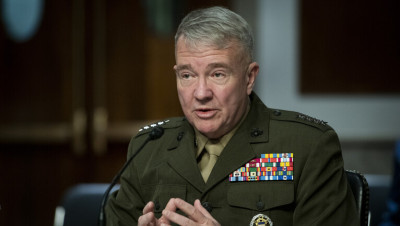 "كينيث ماكنزي": إيران تمتلك صواريخ تصل إلى تل أبيب