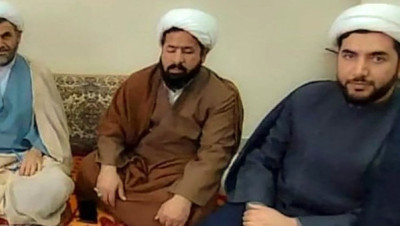 مهاجم يطعن ثلاثة رجال دين في مشهد (فيديو)