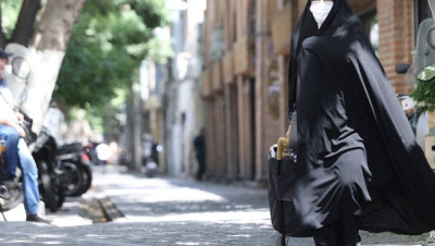 السلطات الإيرانية تعتقل اثنين من العاملين في صناعة السينما