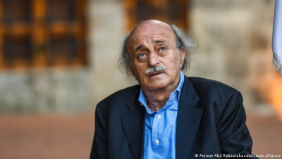 "وليد جنبلاط" يدعو لصياغة برنامج يتجاوز التناقضات لمواجهة "جبهة 8 آذار السورية الإيرانية"