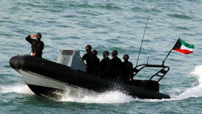 الكويت توقف قاربا إيرانيا