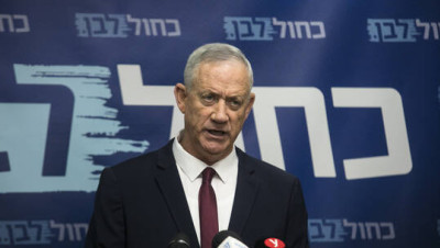 "بيني غانتس": تصريحات وأفعال حسن نصرالله تعرض لبنان للخطر