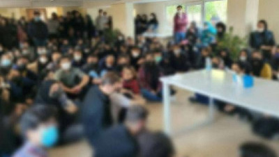 طلاب الجامعات وتلاميذ المدارس يواصلون تحدي النظام الإيراني