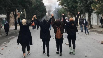 انتفاضة الإيرانيين تتوسع وأحياء طهران تعج بالمظاهرات وحصيلة جديدة لقتلى الاحتجاجات