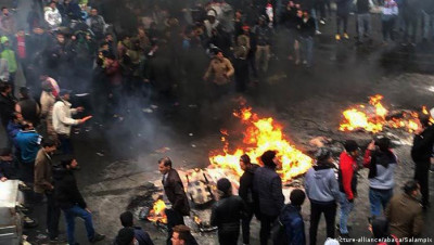 إعدامات إيران.. ترهيب للداخل ورسائل للخارج