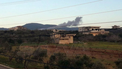 مقتل ضابط برتبة "رائد" بالغارات الإسرائيلية على مواقع في حماة