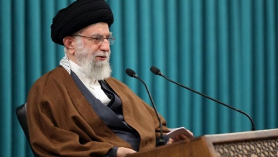 "علي خامنئي" يصف الإيرانيين في الخارج بالخونة