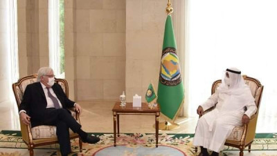 "التعاون الخليجي" يدعو إيران لـ "عدم التدخل" ويطالب الحوثيين بوقف هجماتهم