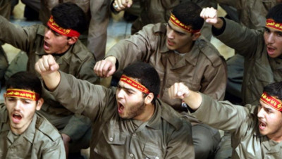 زعيم "الحـرس الثوري" الإيـراني في ديرالزور ينظم دورات عسكرية