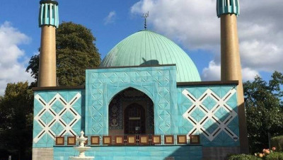 وقفة احتجاجية لإيرانيين أمام مركز يتبع لـ"الحرس الثـوري"