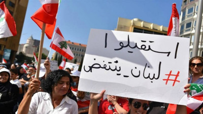 لبنان.. الشارع يرفض حكومة تكنوسياسية والحريري يطلب مساعدة دولية