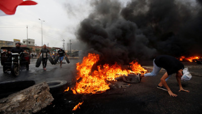 إضراب العراق: عصيان مدني وقطع طرقات وحكومة عبدالمهدي تتجه للاستقالة