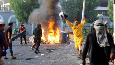 مظاهرة للقوات الأمنية في كربلاء وخطة أممية للحل في العراق من ثلاث مراحل