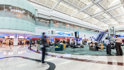 طائرة مسيرة تعطل حركة الملاحة الجوية بمطار دبي لفترة وجيزة