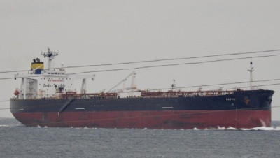 باكستان توقف ناقلة نفط إيرانية بطلب أمريكي