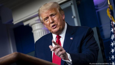 ترامب يوقع مرسوما بفرض عقوبات على أي جهة تورد السلاح إلى إيران