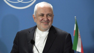ظريف يعلن ترحيب بلاده بـ"الحوار" مع جيرانها