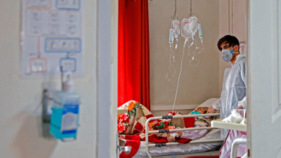 إيـران.. كورونا يجتاح كامل المحافظات ويصيب نائب روحاني ويقتل من 3 قادة الحرس