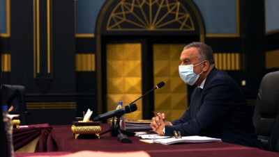 العراق.. "الكاظمي" يكشف عن انتخابات مبكرة ومحتجون يطالبون بإقالة محافظ البصرة