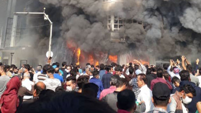 خامنئي يمنح ضوء أخضر لقمع الاحتجاجات في إيران ويخون المتظاهرين