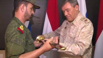 أذرع ميليشيات إيـران الإعلامية تشن هجوما على رجل روسيا في سوريا