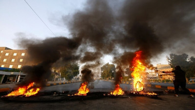 العراق.. قنبلة تستهدف ساحة المعتصمين في ذي قار