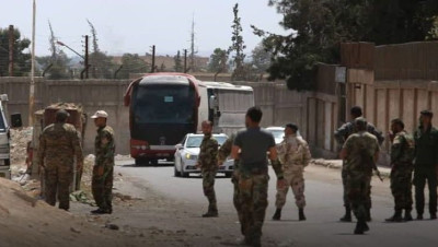سوريا.. ترحيل عائلات ميليشيا تابعة لـ"حـزب الله" من درعا إلى دمشق