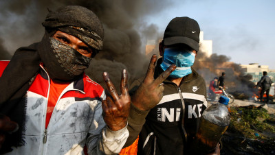 العراق.. تمسك بإسقاط نظام المحاصصة ومحاسبة الفاسدين وإيرانيون يعذبون معتقلا