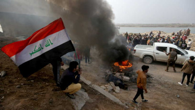 تجدد المظاهرات في العراق.. إغلاق طرق ومطالبات بإقالة المحافظين