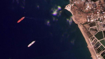 بعد أنباء عن غرقها.. ناقلة نفط ايرانية ترسو على الساحل السوري