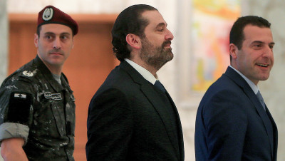 بعد عام من "ثورة تشرين".. أسقطوا حكومة الحريري ليعيد تشكيلها اليوم!