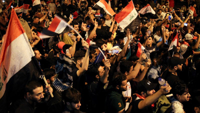 قناصة إيران يواصلون قتل العراقيين وهتافات وإحراق مقار لميليشيات تابعة لطهران