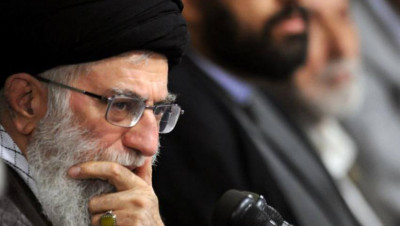 "خامنئي" يكشف شرط طهران للعودة للاتفاق النووي
