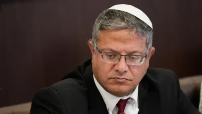 استقالات وزارية في حكومة نتنياهو: أزمة داخلية بسبب اتفاق غزة