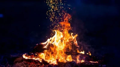 تفسير حلم النار المشتعلة في الشارع: تحذير أم بشرى؟