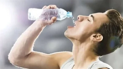 تفسير شرب الماء في المنام: دلالات الخير والرزق