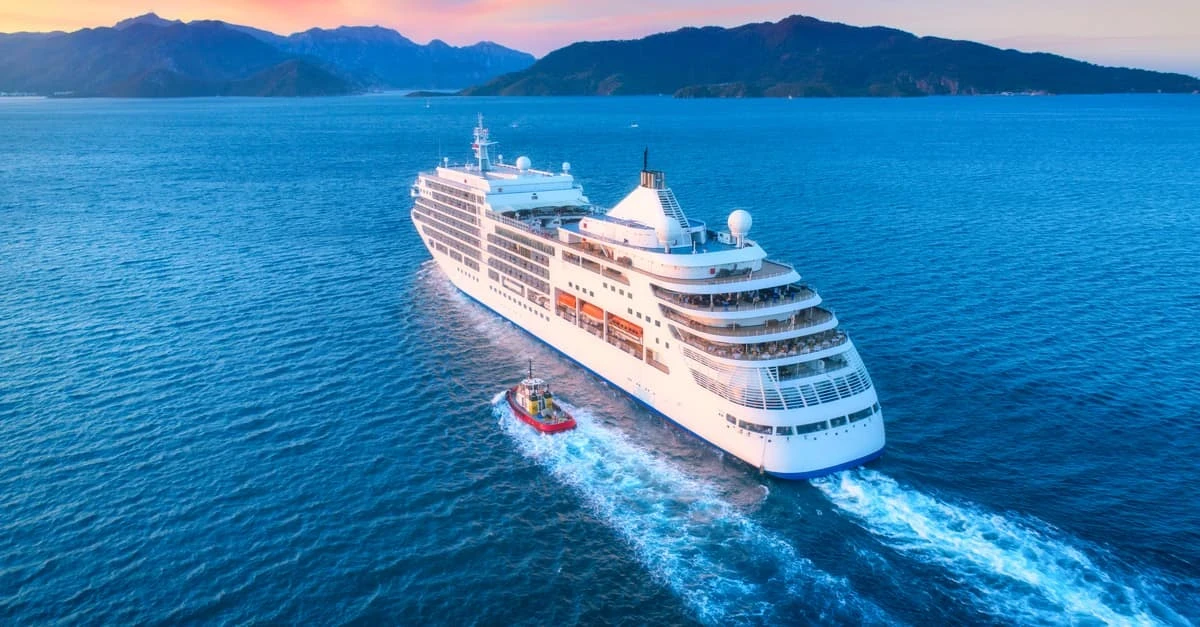 تفسير حلم ركوب السفينة للمتزوجة والعزباء | دلالات ابن سيرين والنابلسي