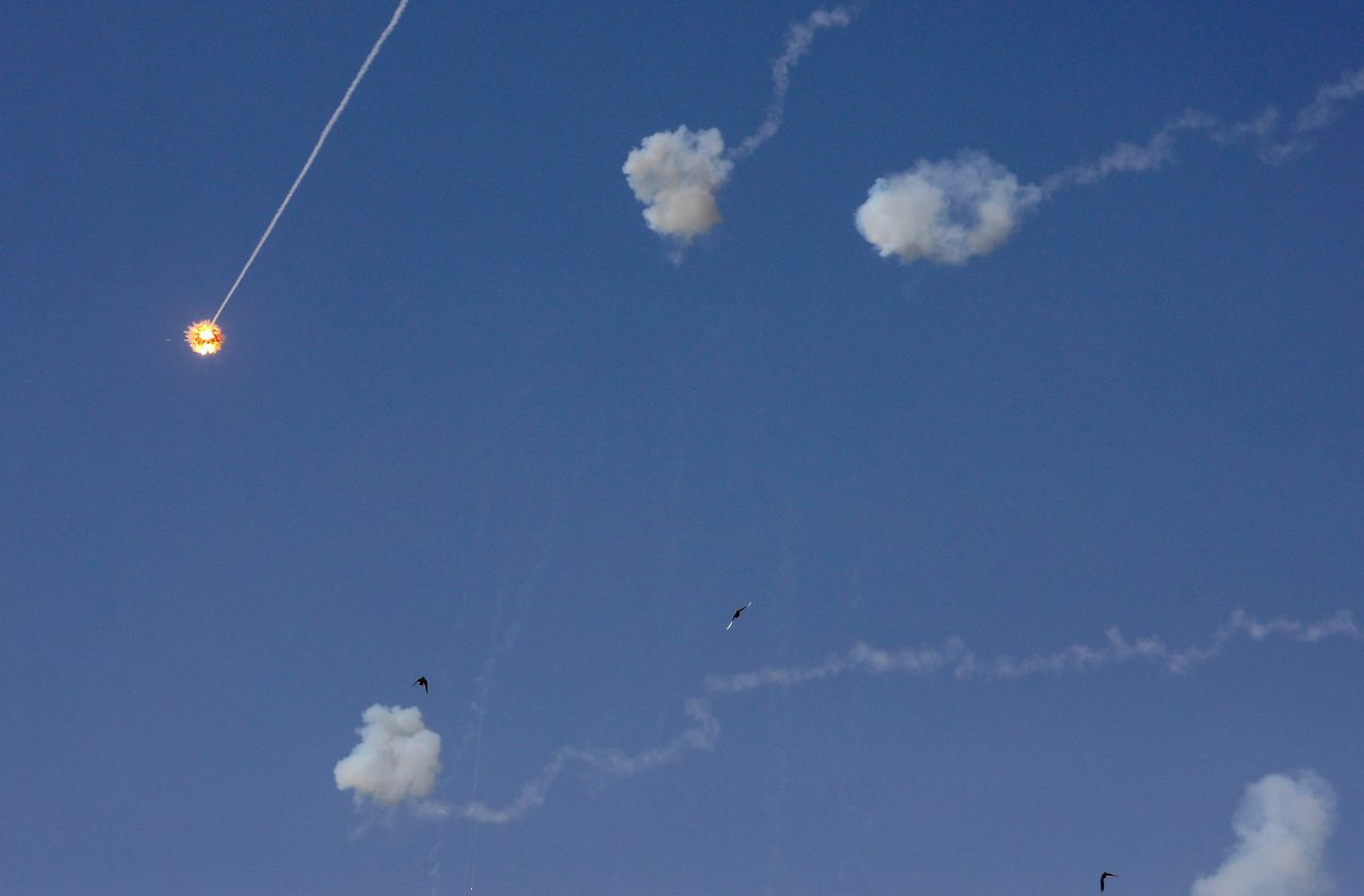 قلق في إسرائيل من التهديدات الإيرانية.. وخطط لتطوير منظومة دفاع بالليزر