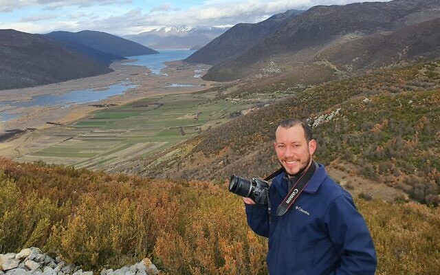 عبر علاقات غرامية.. إسرائيلي يكشف محاولات إيرانية لاستدراجه إلى دبي